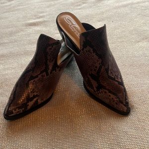 Brand new never worn Sbicca mules. Size 9